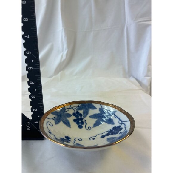 Vintage Blue & White Porcelain Bowl With Gold Rim Grapevine Design - Picture 2 of 2